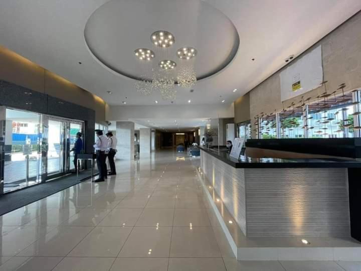 Rhm Sea Residences Condostaycation Moa,Smx Pasay Exterior photo